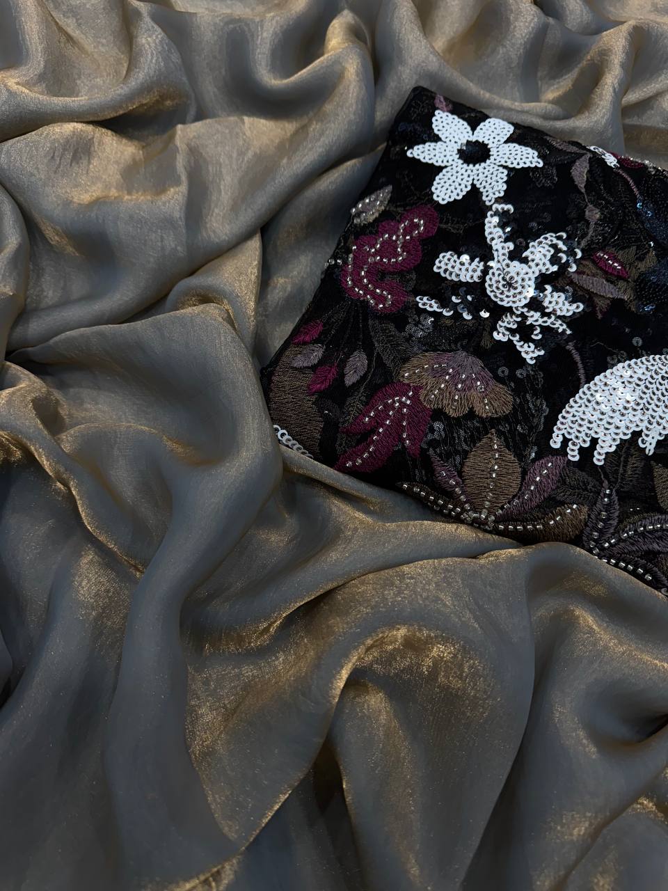 Women's Luxurious Shimmering Grey Organza Saree with Intricately Embroidered Blouse - Perfect for Festive & Evening Wear - Image 4